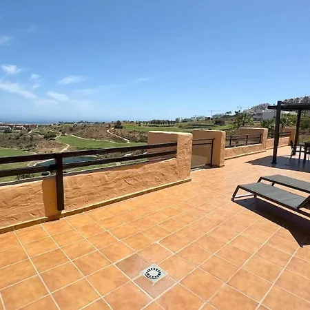 Tranquil Hideaway With Sun-drenched Ample Terrace *