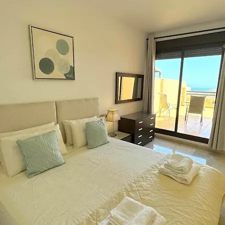 Tranquil Hideaway With Sun-drenched Ample Terrace * Malaga