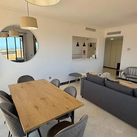 Apartment Tranquil Hideaway With Sun-drenched Ample Terrace *