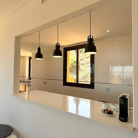 Tranquil Hideaway With Sun-drenched Ample Terrace * Malaga