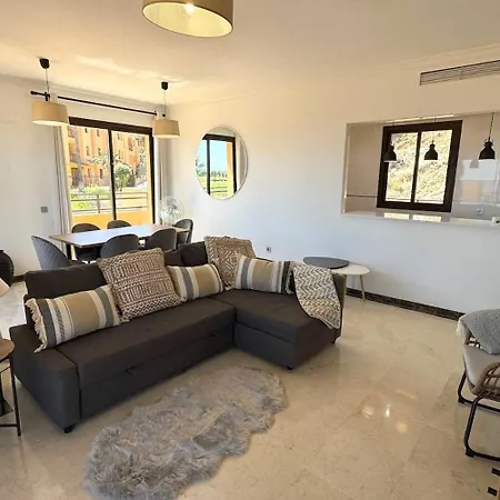 Tranquil Hideaway With Sun-drenched Ample Terrace Apartment *