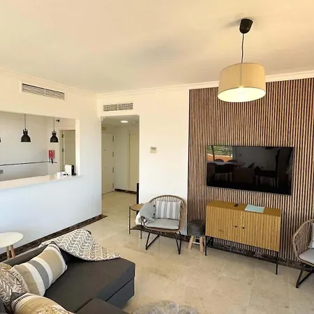 Tranquil Hideaway With Sun-drenched Ample Terrace Malaga